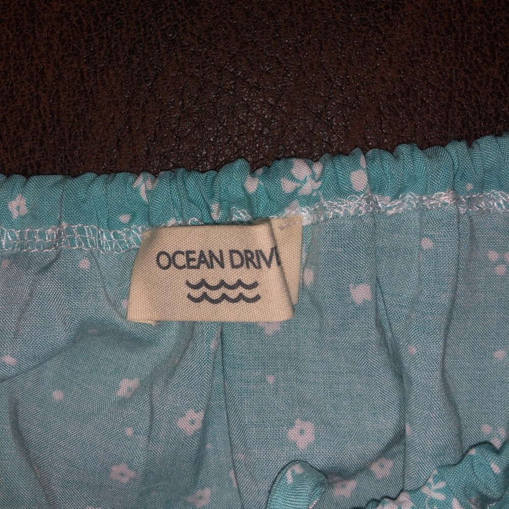 Turquoise crop top! - Picture 2 of 4